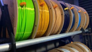 Leia mais sobre o artigo PLA, ABS e PETG: Comparativo Completo dos Principais Filamentos para Impressão 3D