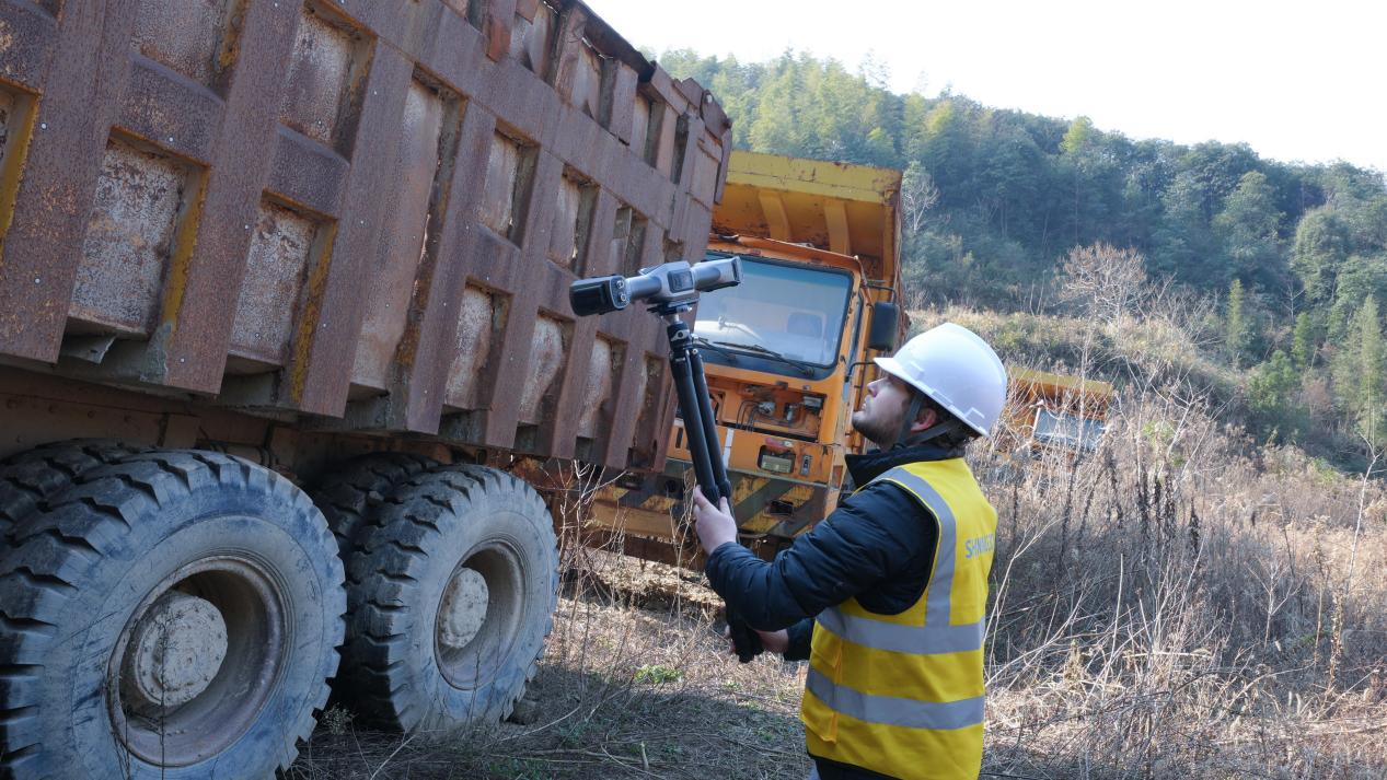3D scanning a mining truck bed