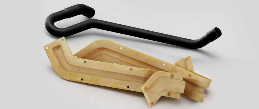 Molde para mangueira de borracha impresso em 3D e produto final da mangueira de borracha feita na Fumat Pro 610 HT