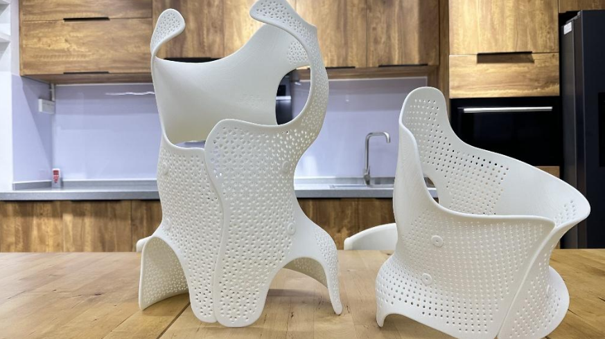 Fabricação digital na medicina de reabilitação com uso das impressoras SLA Industrial da TPM3D. Produção seriada de componentes customizados funcionais em nylon e materiais avançados por tecnologia SLS, permitindo elevada liberdade de projeto e excelente repetibilidade.